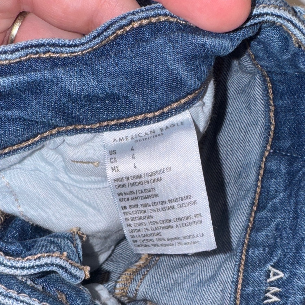 American Eagle Outfitters Frayed Hem Jean Shorts - Picture 4 of 4